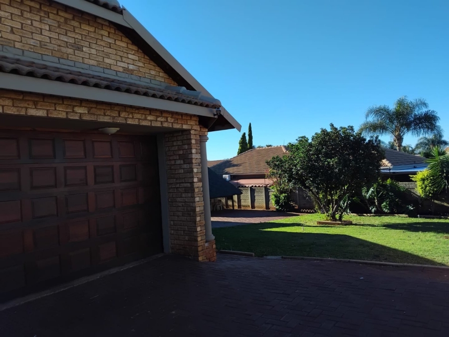 4 Bedroom Property for Sale in Safari Gardens North West